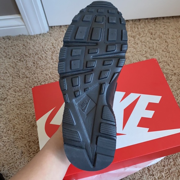 Nike Shoe Huarache - Picture 5 of 8